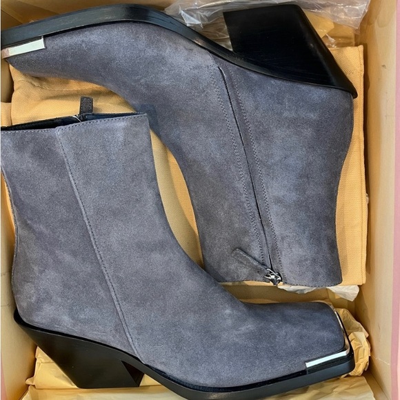 Acne Studios Braxton Boot. Like new, grey suede size 38 with bag and box. - Picture 4 of 5